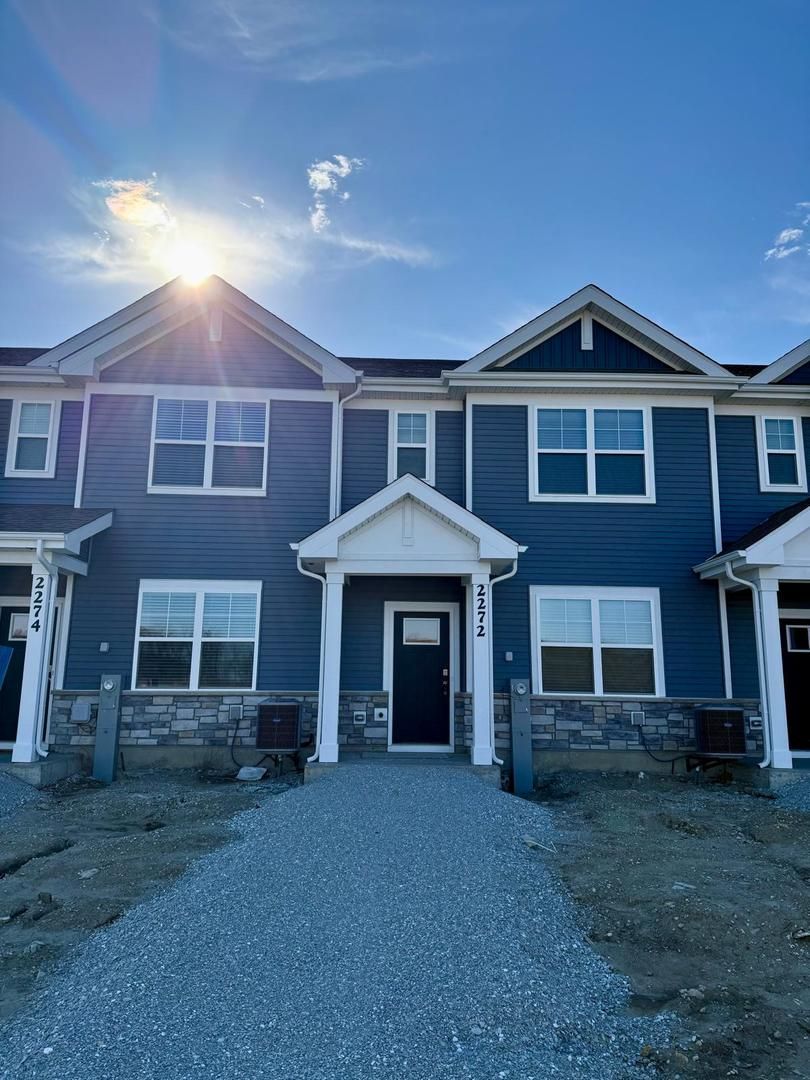 2272 Barbera Drive #2272 — Oswego, IL 60543