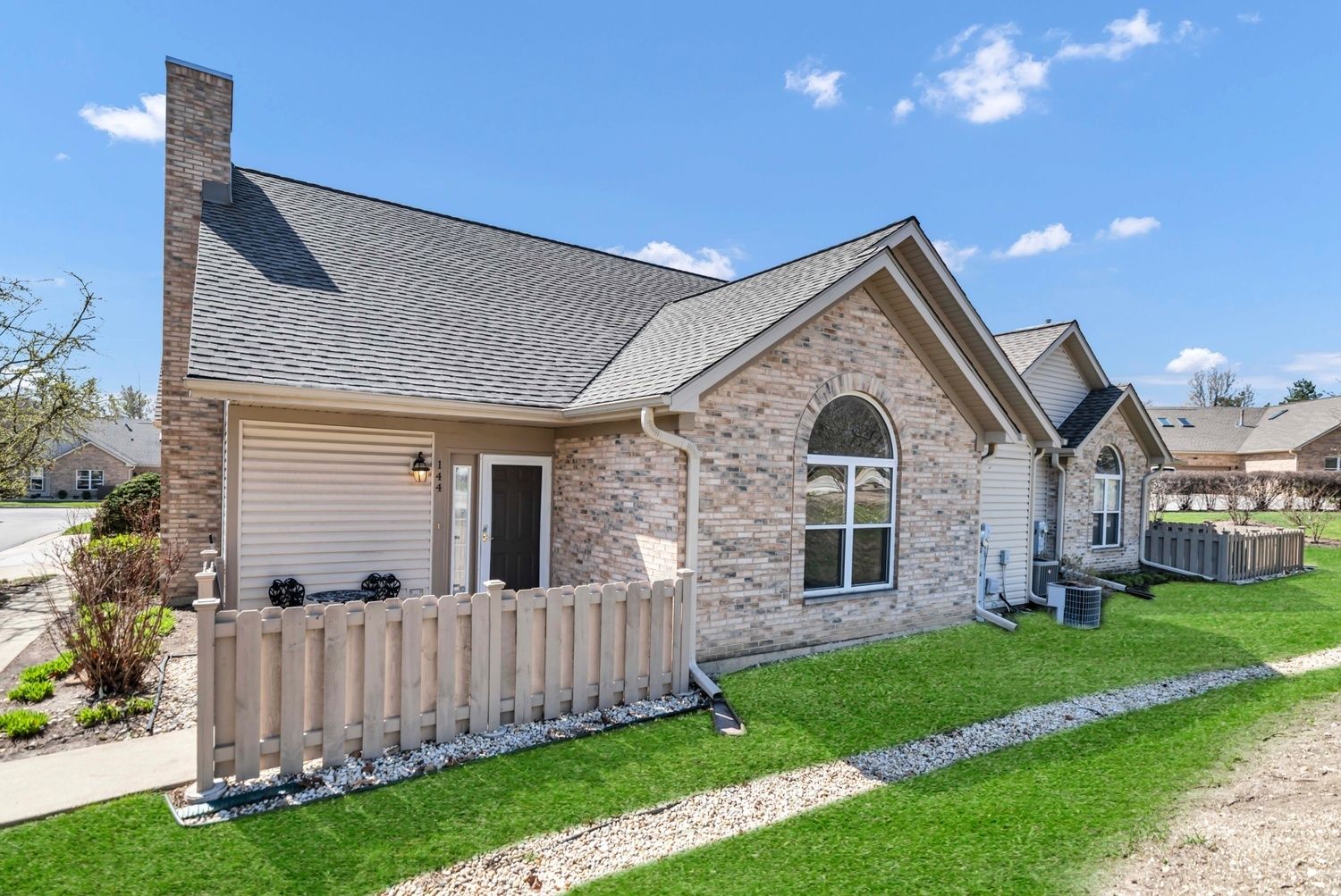 144 Canterbury Court — Bloomingdale, IL 60108
