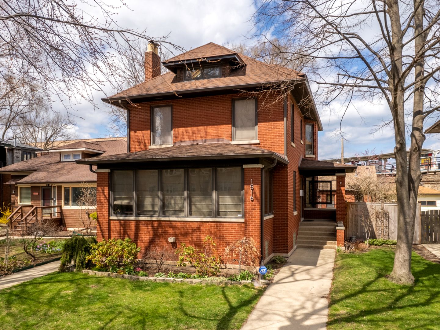 1516 W Sherwin Avenue — Chicago, IL 60626