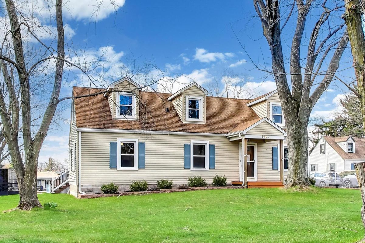 1607 Plainfield Road, La Grange Highlands, IL 60525