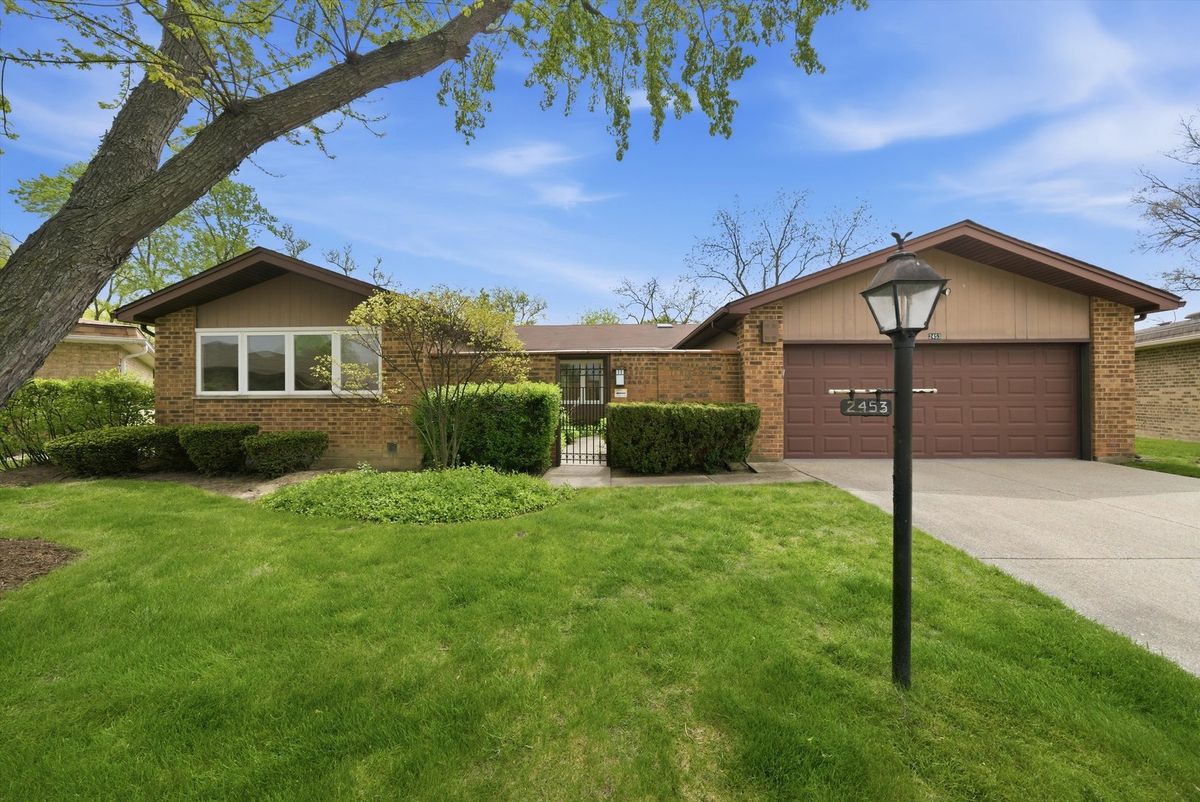 2453 Seville Circle, Northbrook, IL 60062