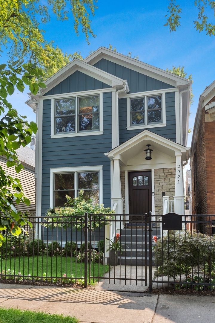 2921 Seeley Avenue, Chicago, IL 60618