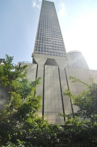 111 E Chestnut Street #6A-2 — Chicago, IL 60611