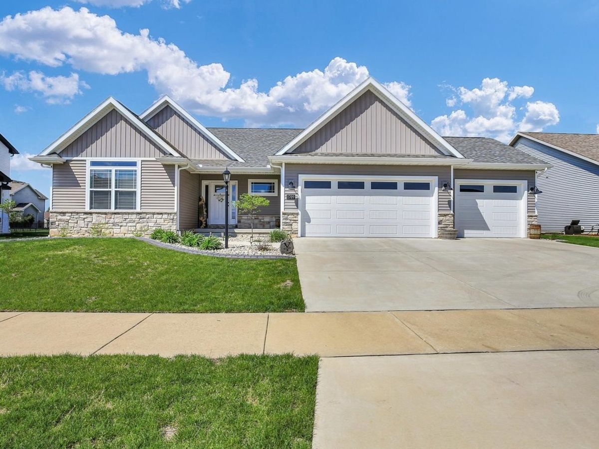 1709 Littlefield Lane, Mahomet, IL 61853