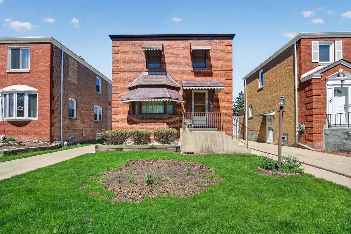 9020 Forestview Drive, North Riverside, IL 60546