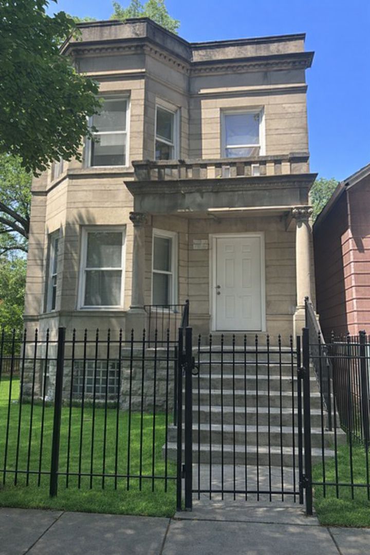 5320 S Carpenter Street — Chicago, IL 60609