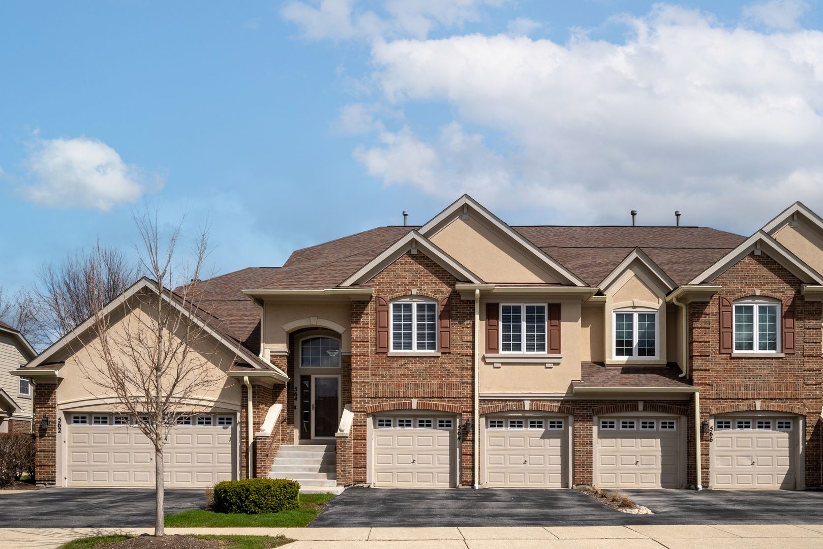 564 Harvey Lake Drive — Vernon Hills, IL 60061