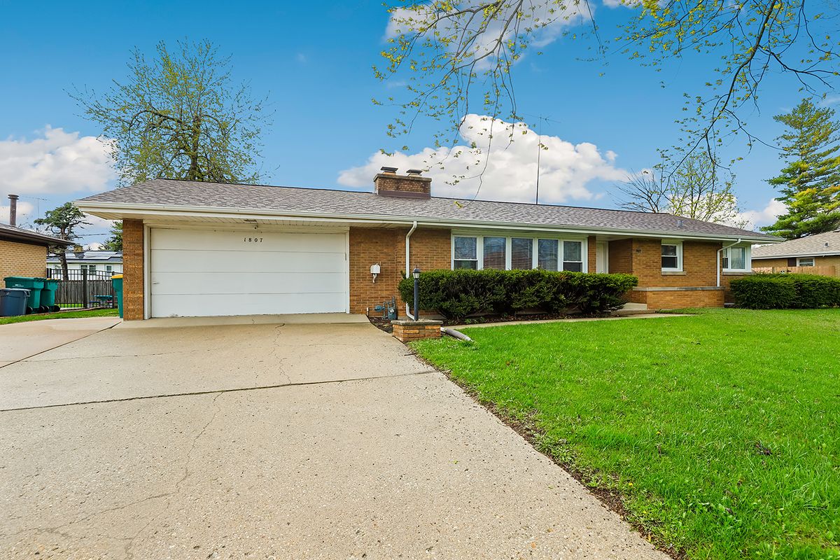 1807 Glenwood Avenue, Joliet, IL 60435