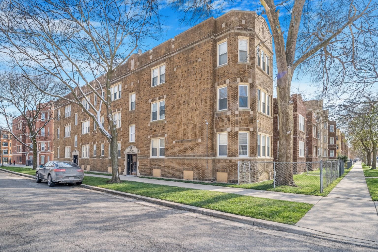 8001 S Maryland Avenue — Chicago, IL 60619