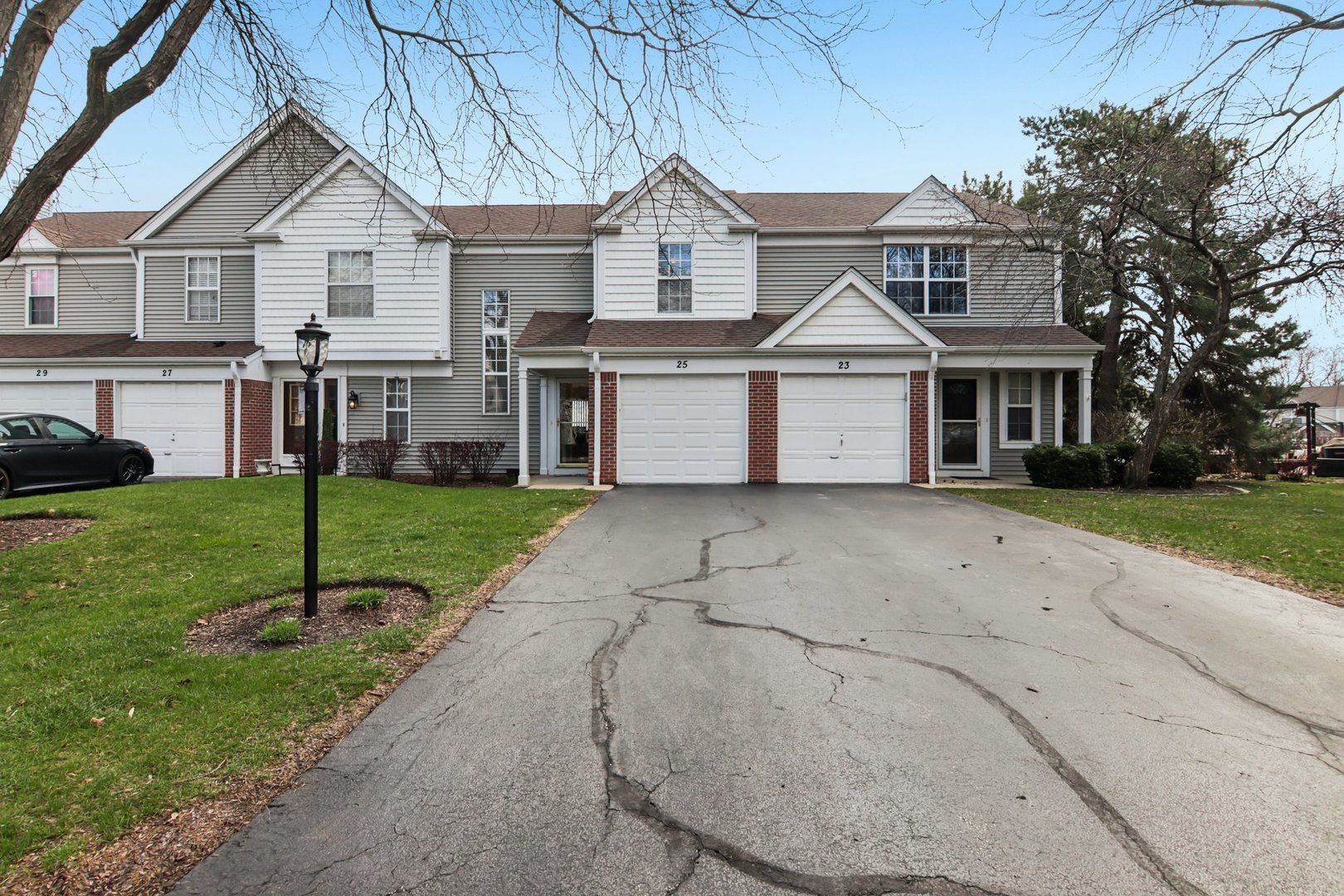 25 N Oltendorf Road — Streamwood, IL 60107