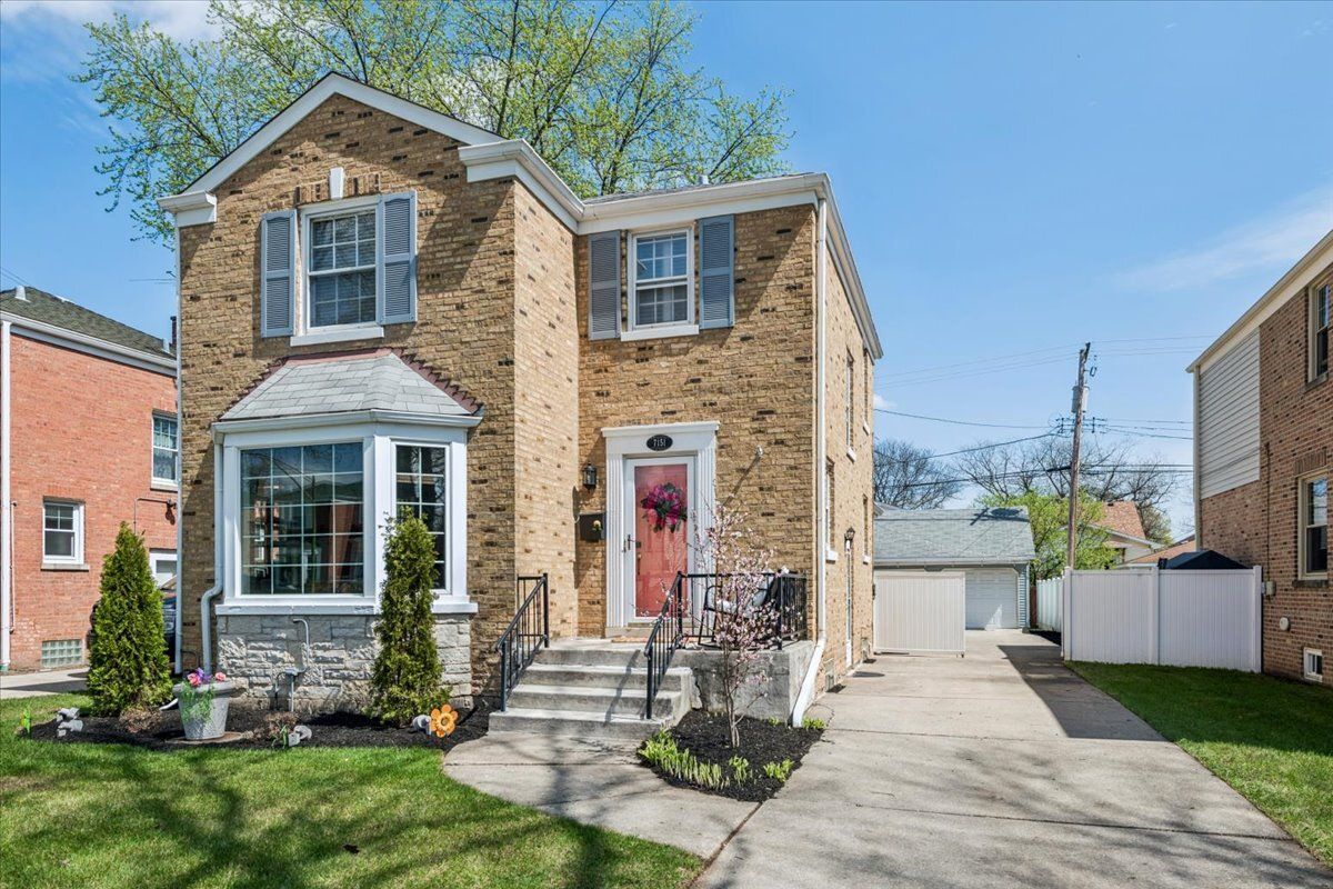 7151 N Ottawa Avenue — Chicago, IL 60631