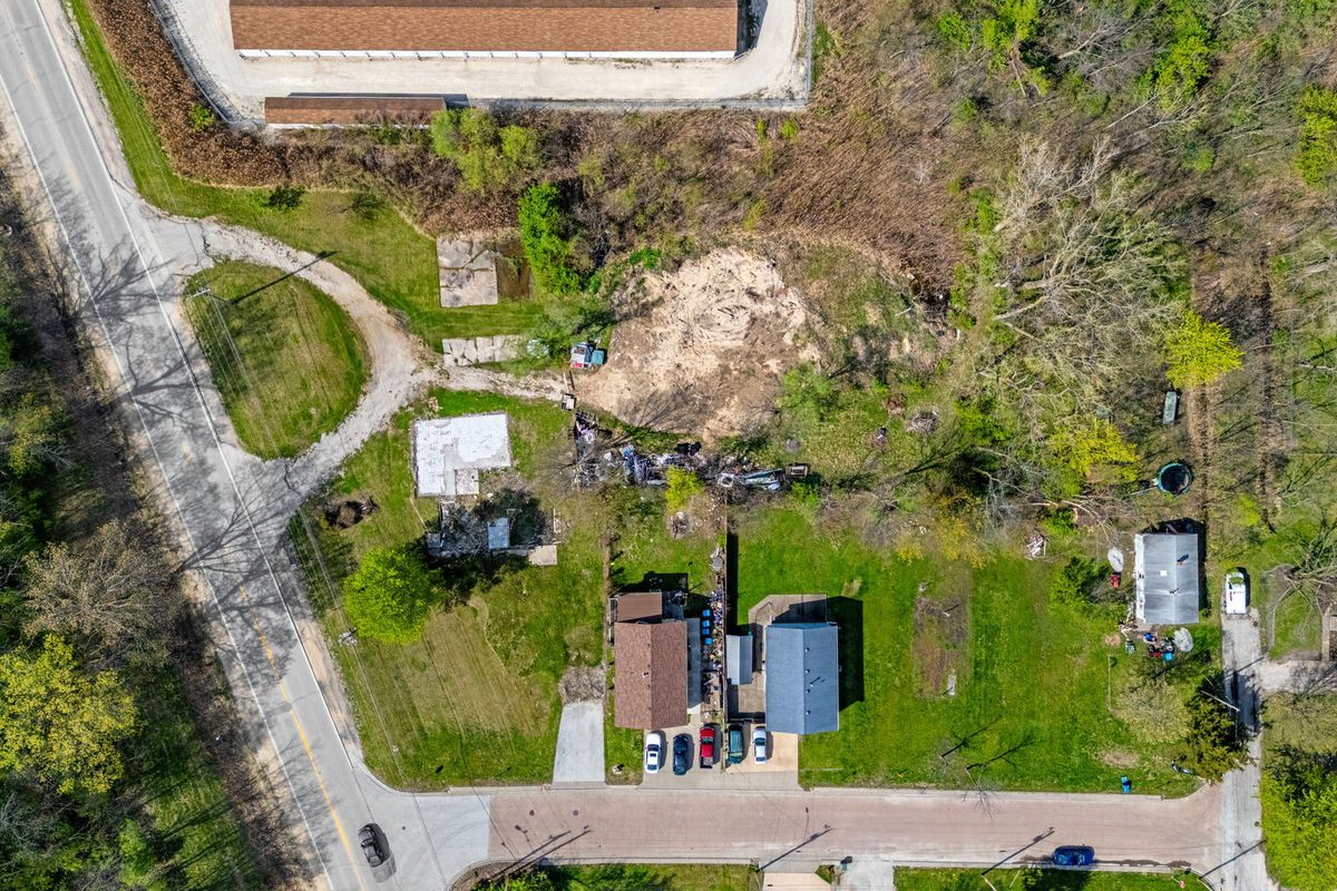 201 N 2nd Avenue, Carbon Cliff, IL 61239