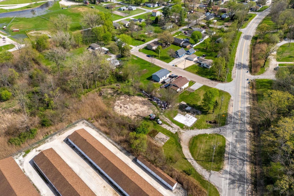 201 N 2nd Avenue, Carbon Cliff, IL 61239