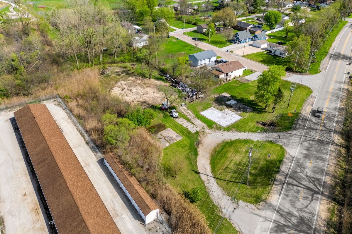 201 N 2nd Avenue, Carbon Cliff, IL 61239