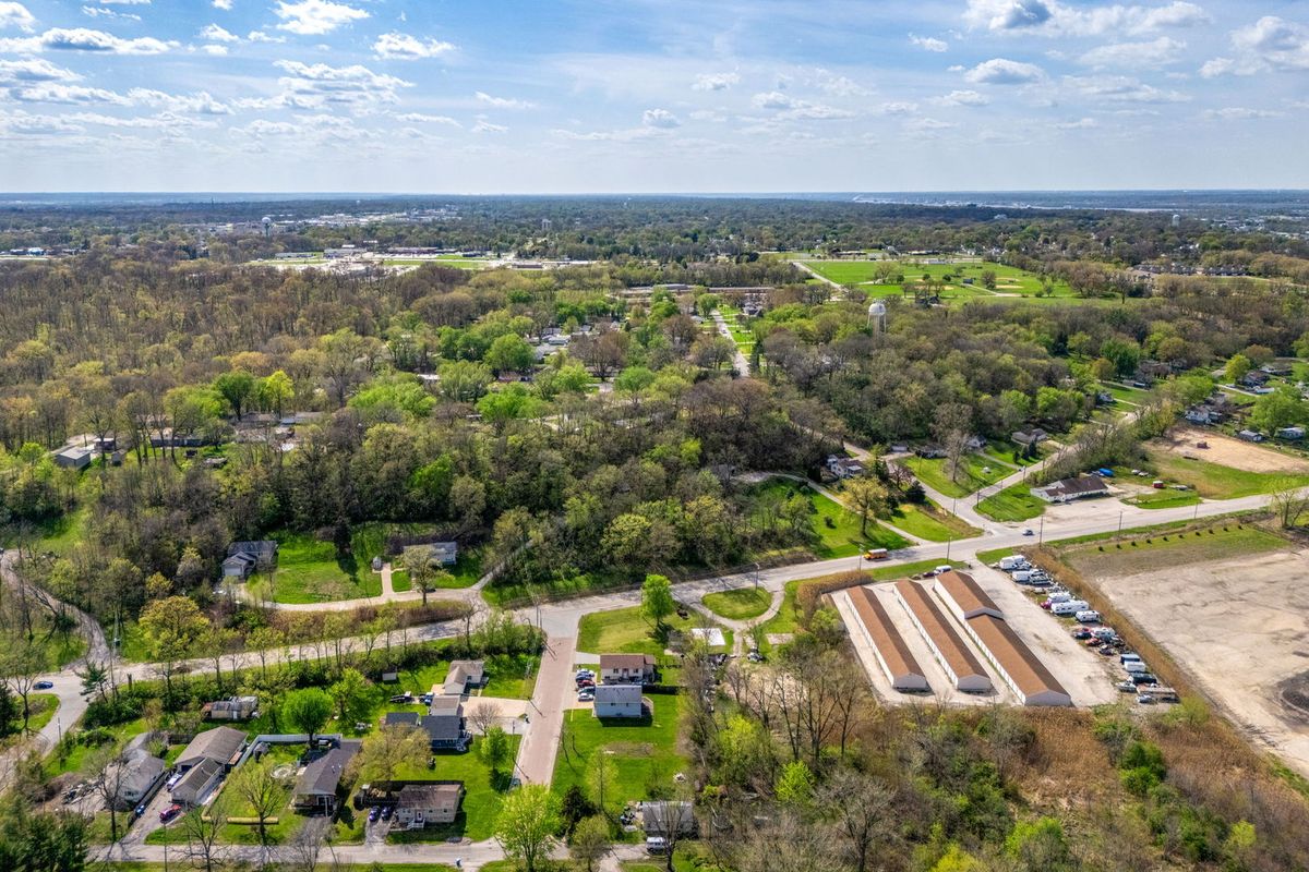 201 N 2nd Avenue, Carbon Cliff, IL 61239