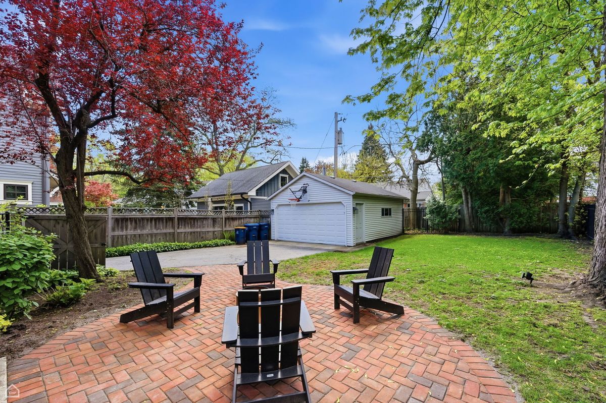 2015 Hollywood Court, Wilmette, IL 60091