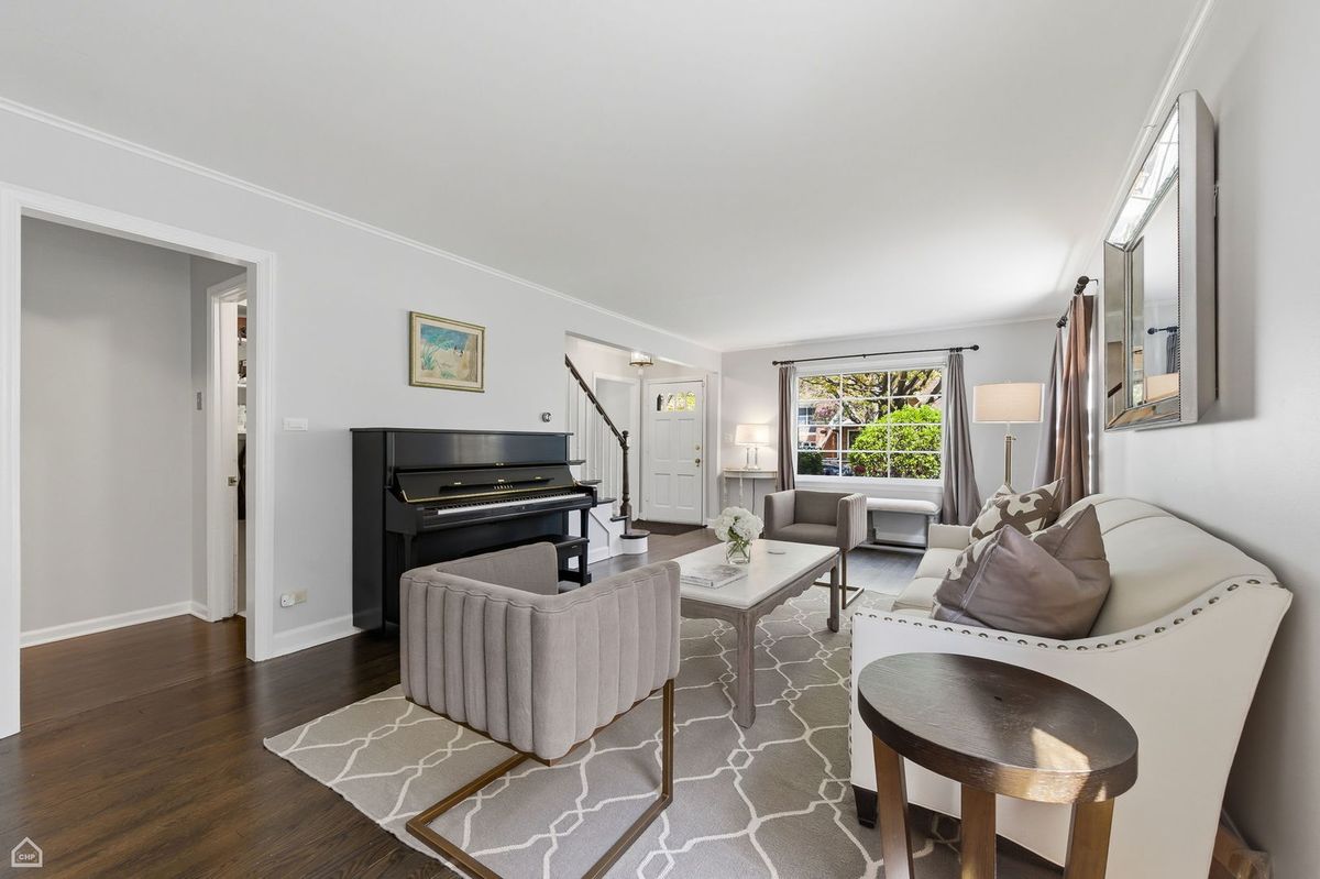 2015 Hollywood Court, Wilmette, IL 60091
