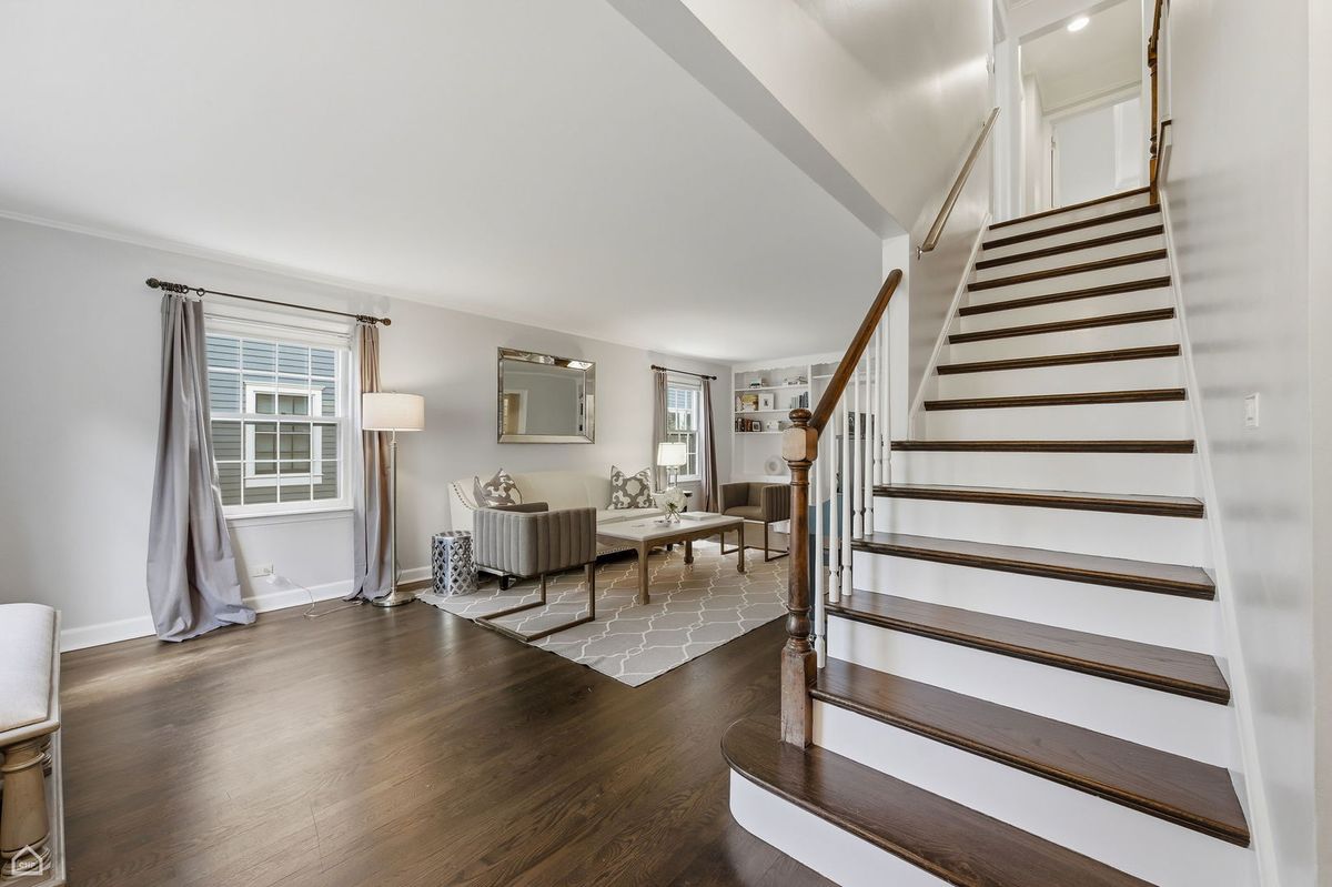 2015 Hollywood Court, Wilmette, IL 60091