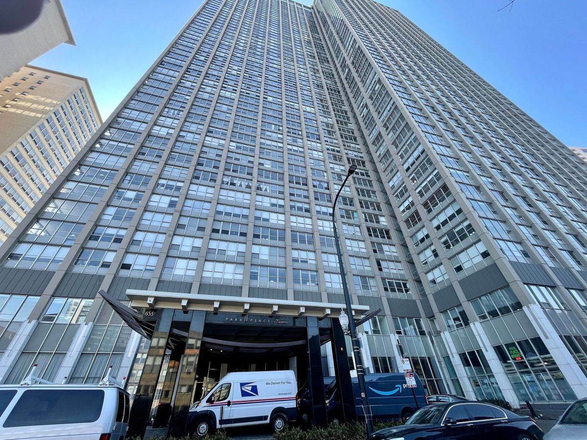 655 Irving Park Road, Chicago, IL 60613