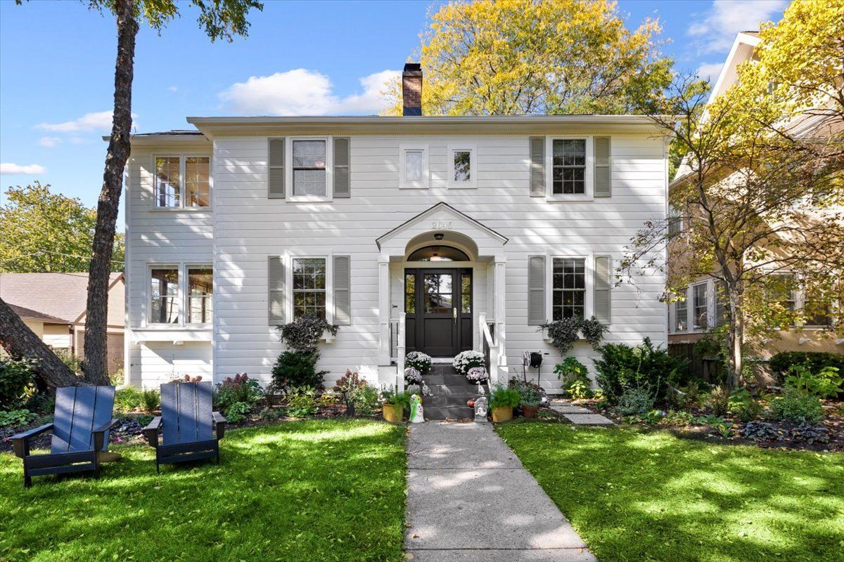 2646 Eastwood Avenue — Evanston, IL 60201
