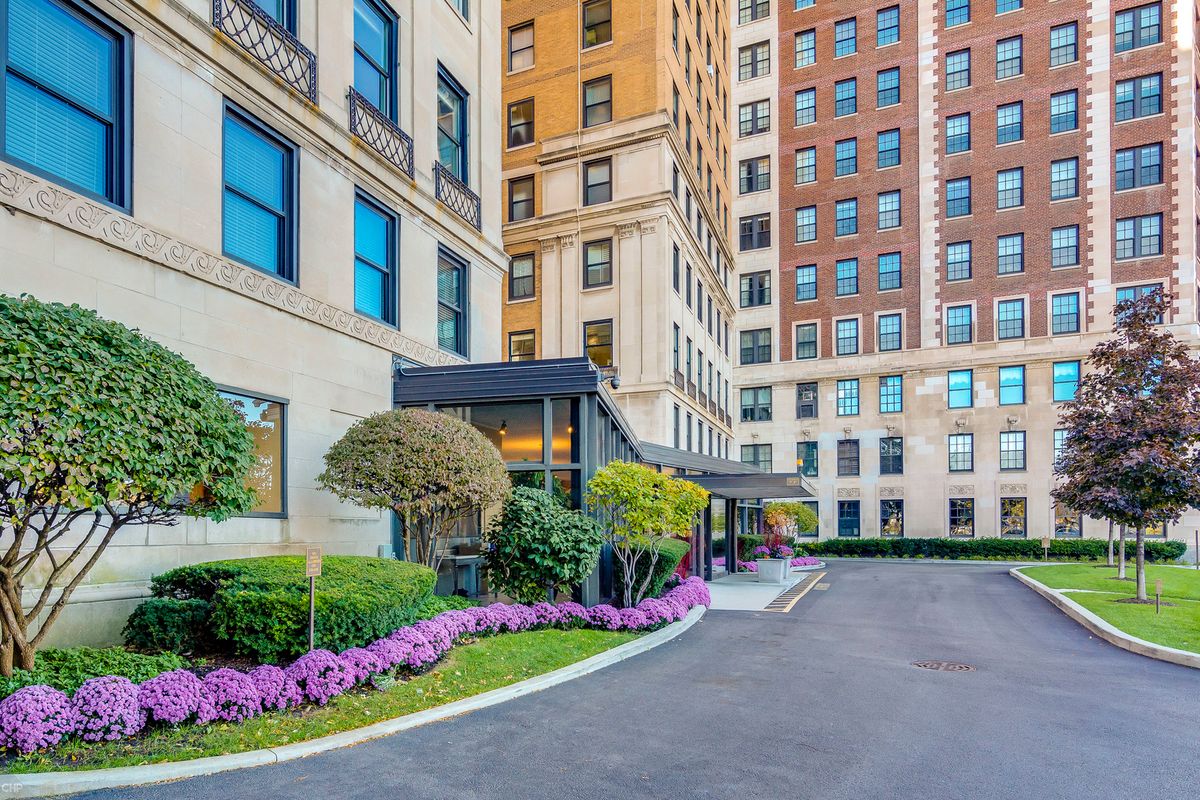 3730 Lake Shore Drive, Chicago, IL 60613