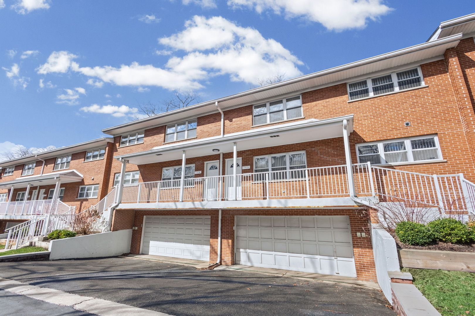 169 E Palatine Road #E — Palatine, IL 60067