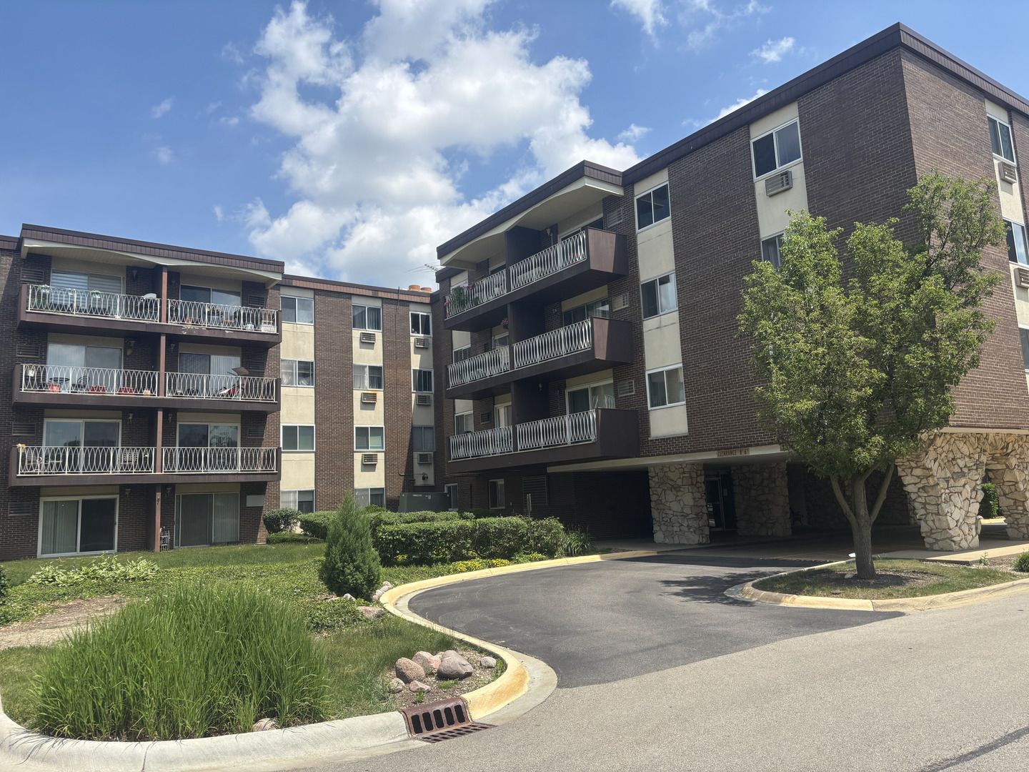 1311 S Finley Road #103 — Lombard, IL 60148