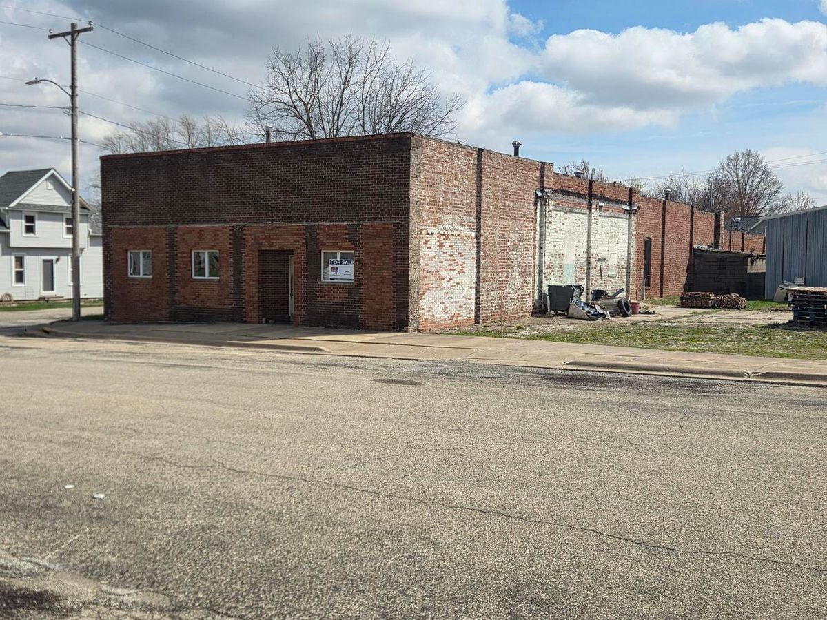 300 3rd Street, Sherrard, IL 61281