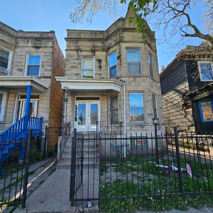 212 N LEAMINGTON Avenue — Chicago, IL 60644