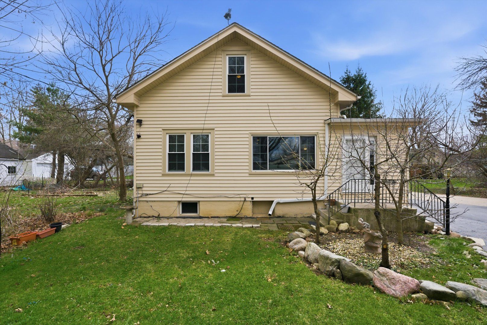 305 Circle Road — Fox River Grove, IL 60021