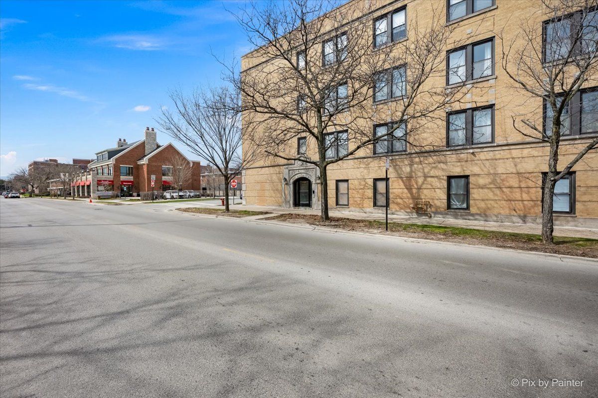 6146 N Ravenswood Avenue #2 — Chicago, IL 60660