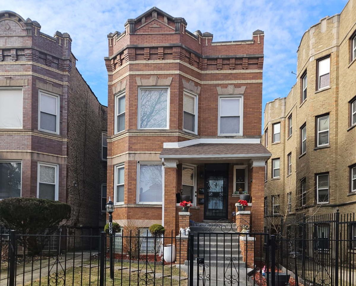42 Parkside Avenue, Chicago, IL 60644