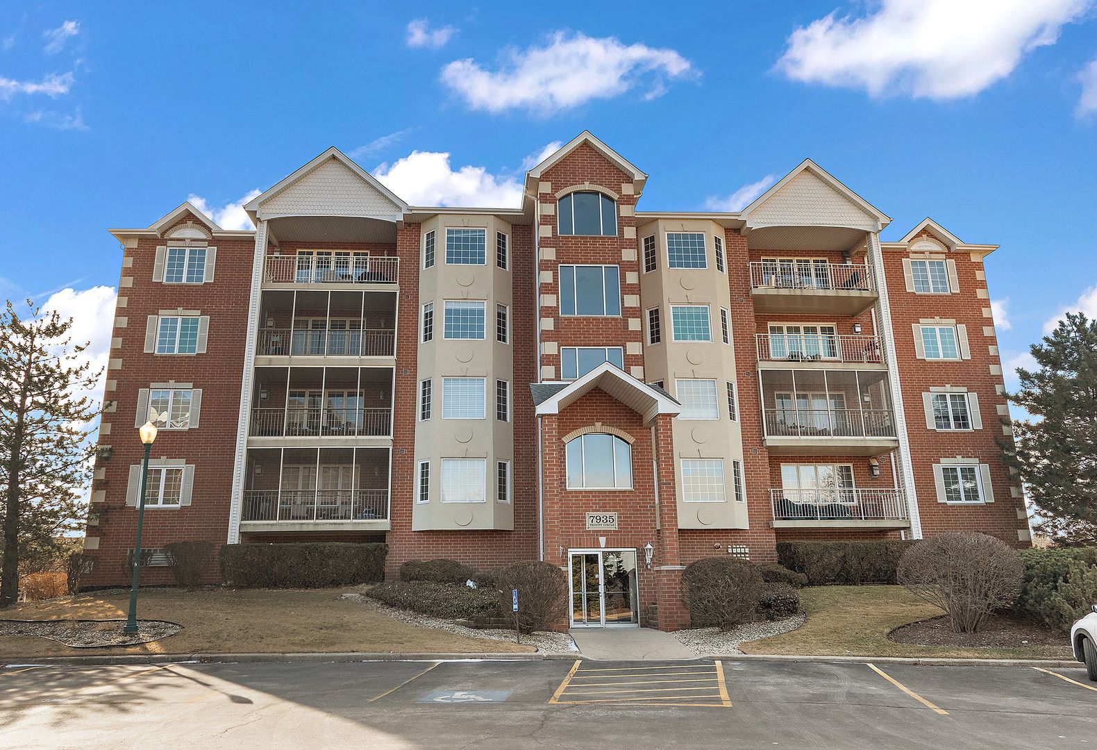 7935 Trinity Circle #1SE — Tinley Park, IL 60487