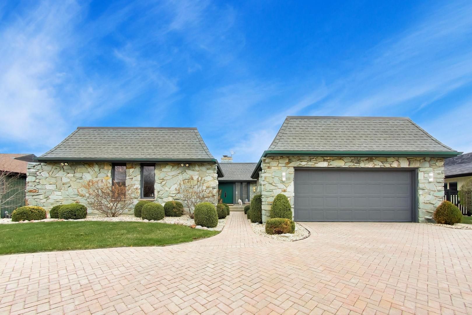 1309 Montgomery Drive — Deerfield, IL 60015