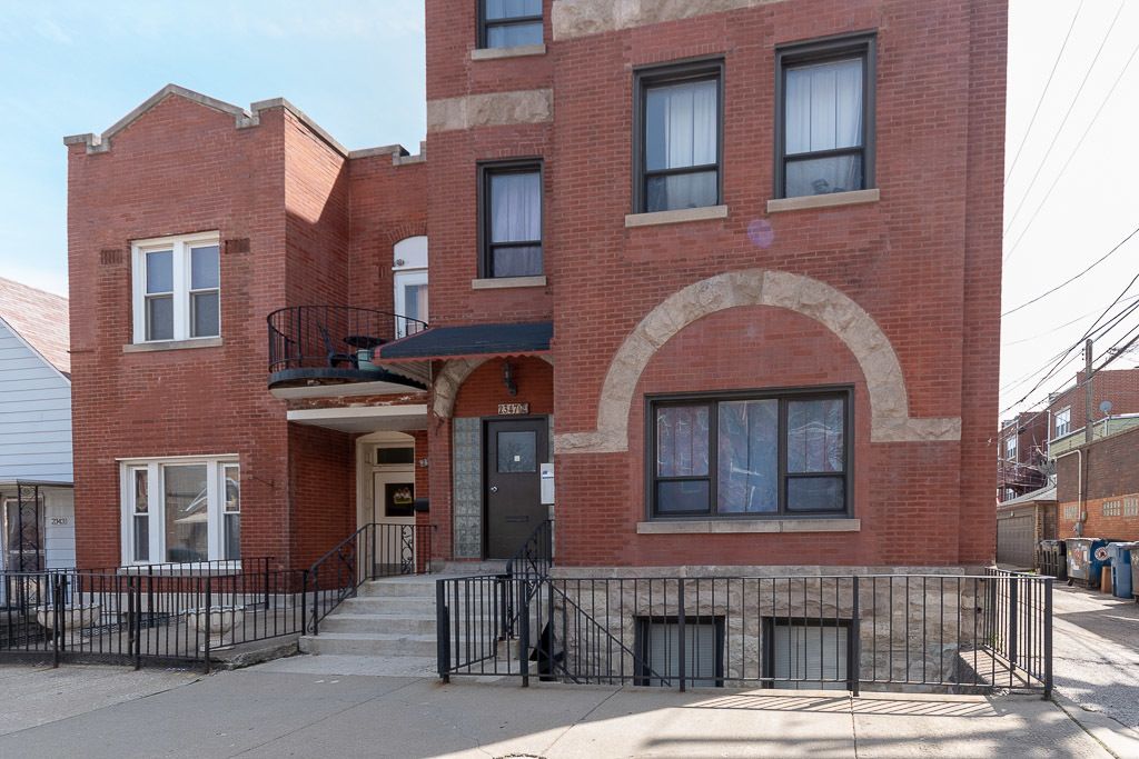 2347 W 24th Place #1R — Chicago, IL 60608