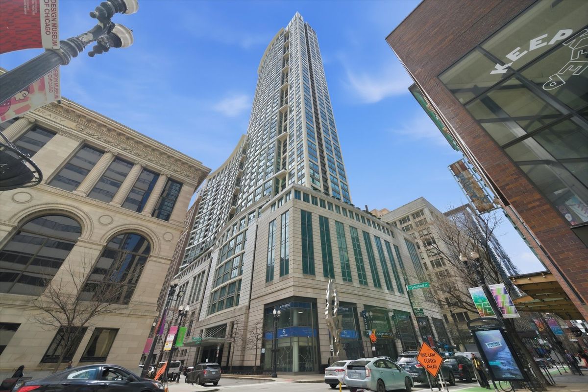 130 GARLAND Court, Chicago, IL 60602