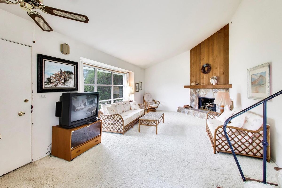 307 Crestwood Village, Northfield, IL 60093