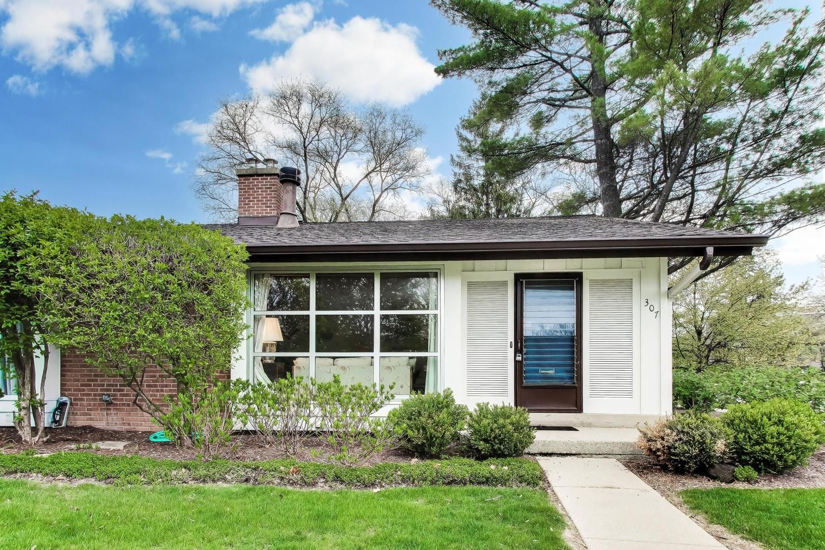 307 Crestwood Village — Northfield, IL 60093