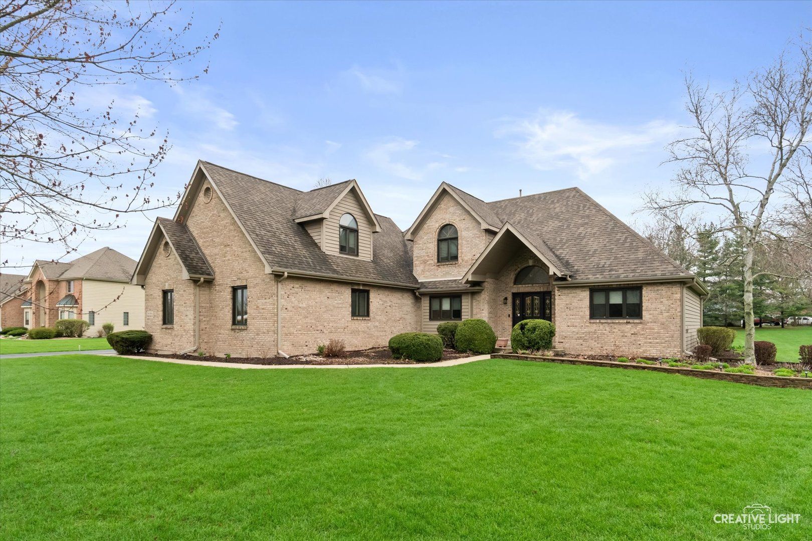 5 W Royal Oaks Drive — Bristol, IL 60512