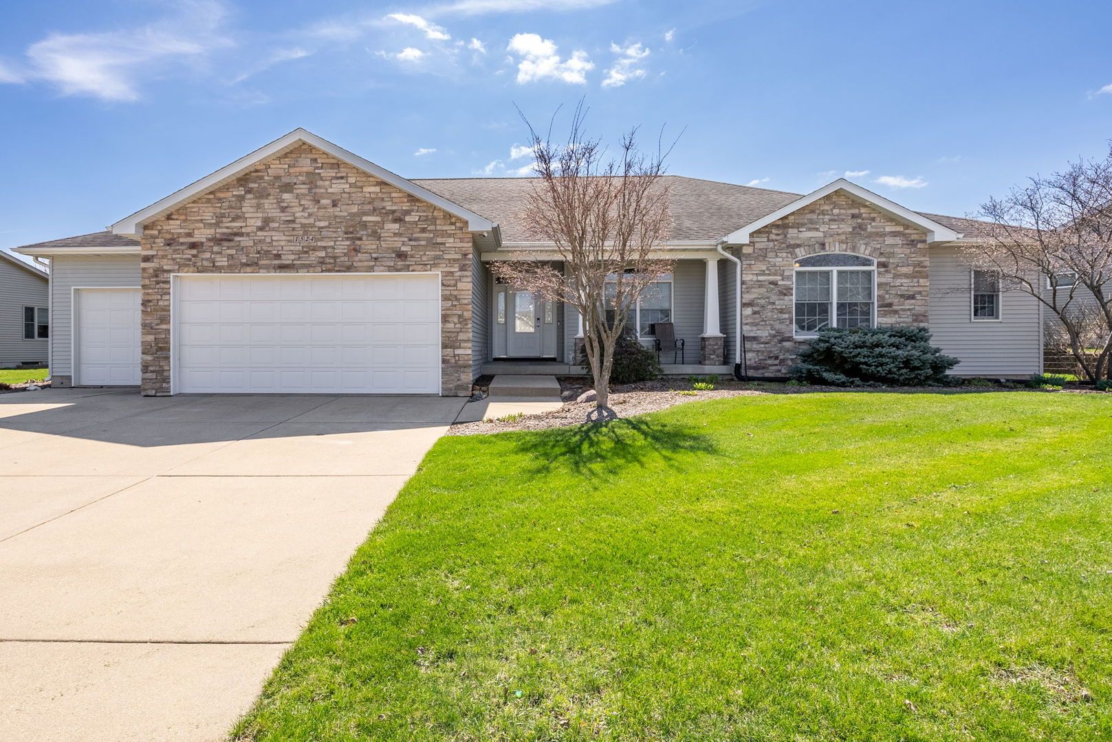 1524 Silver Valley Drive — De Witt, IA 52742