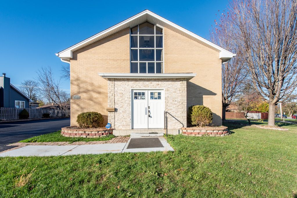 2126 10th Street — Waukegan, IL 60085