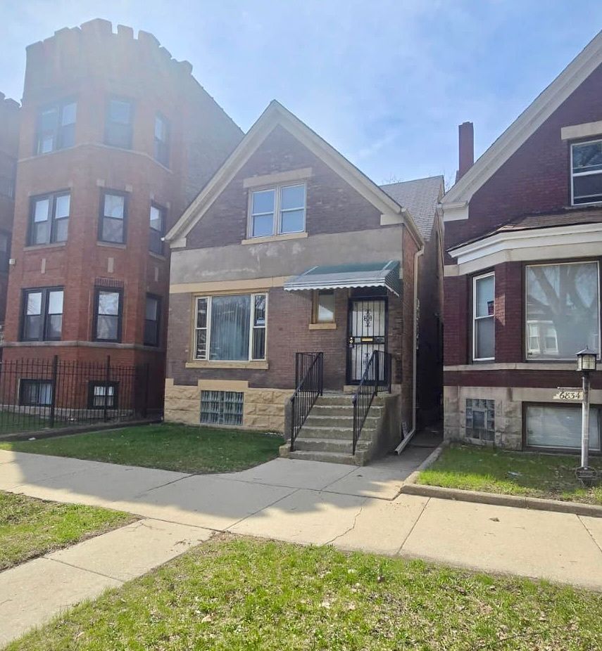 6836 S Calumet Avenue — Chicago, IL 60637