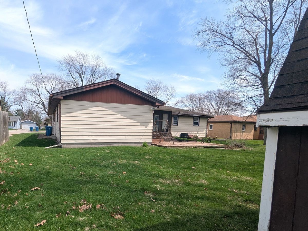 209 Hickory Lane, Momence, IL 60954