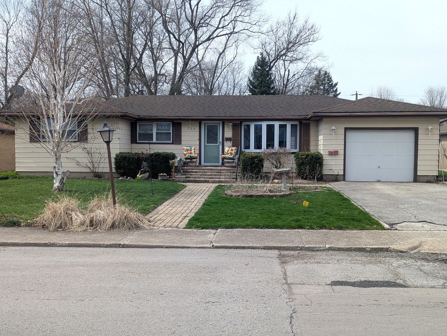 209 Hickory Lane — Momence, IL 60954