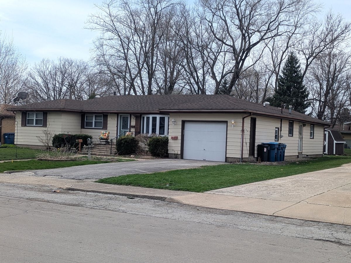 209 Hickory Lane, Momence, IL 60954