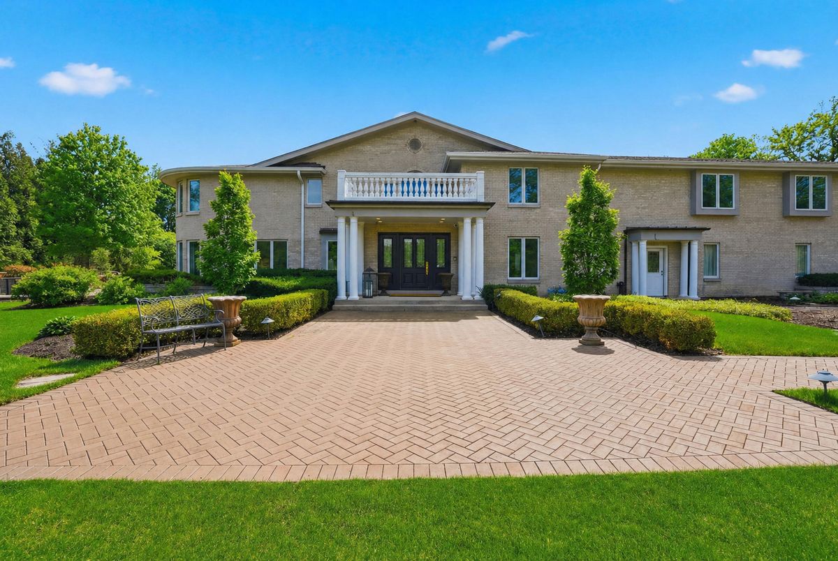 1877 Banbury Road, Inverness, IL 60067