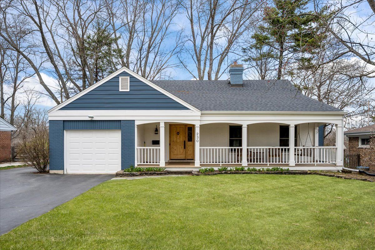 230 Center Avenue, Lake Bluff, IL 60044