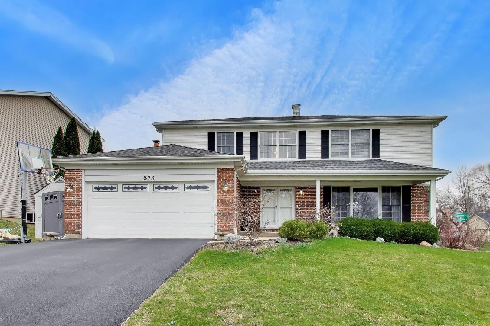 873 Hampton Drive — Carol Stream, IL 60188