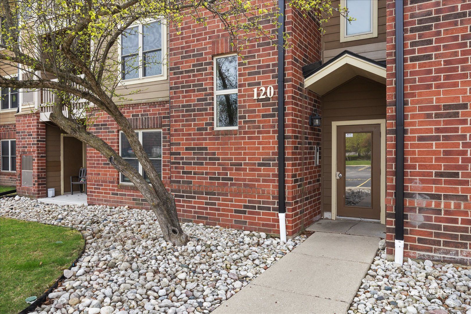 120 Glengarry Drive #212 — Bloomingdale, IL 60108