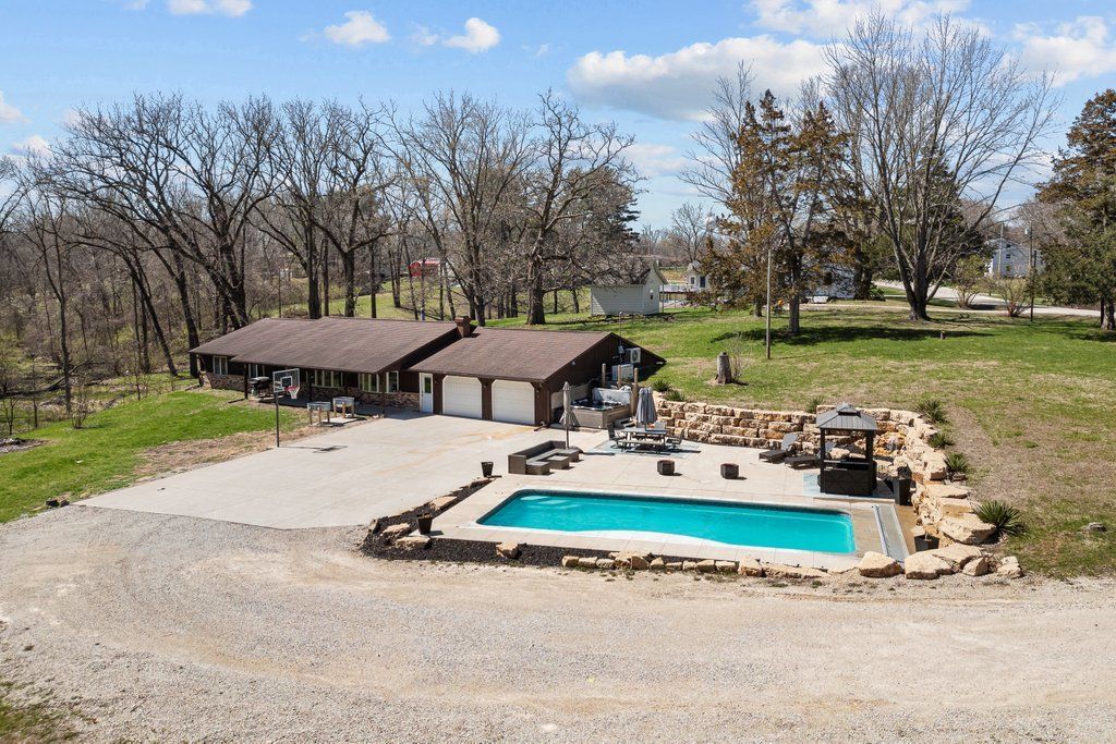 9025 217th Street, Port Byron, IL 61275